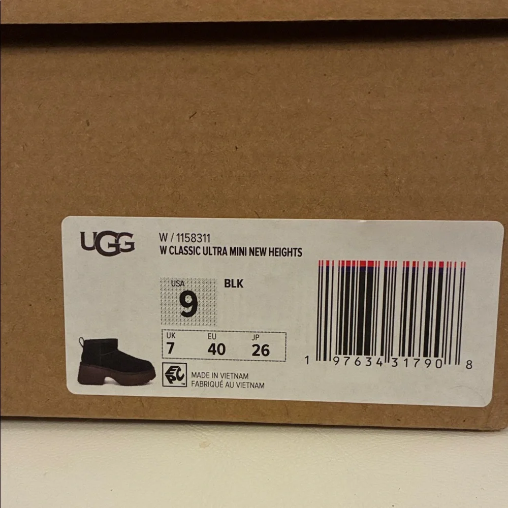 UGG Women's Black Suede Platform Boots. Size 9. NWT - Picture 6 of 6